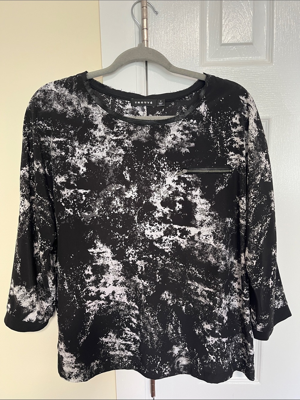 Trouve Black and White Marble-Effect Long Sleeve Top